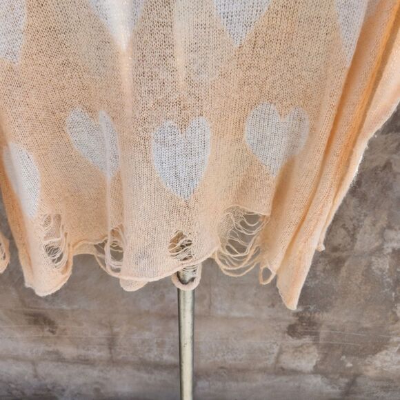 Wildfox gold label lightweight distressed sweater with hearts - Picture 3 of 6